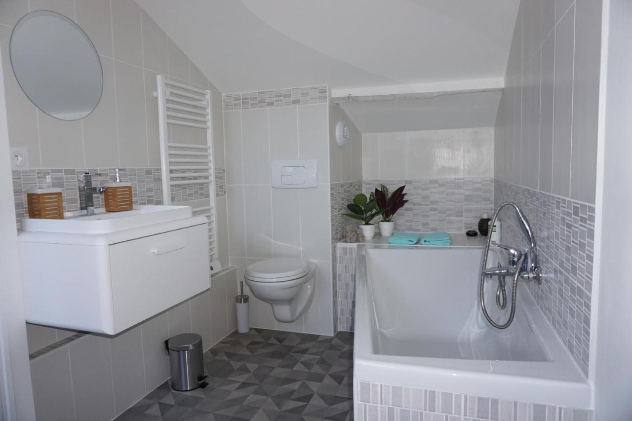 Appart Cosy 4 Personnes Avec Terrasse La Roche-sur-Yon Ngoại thất bức ảnh