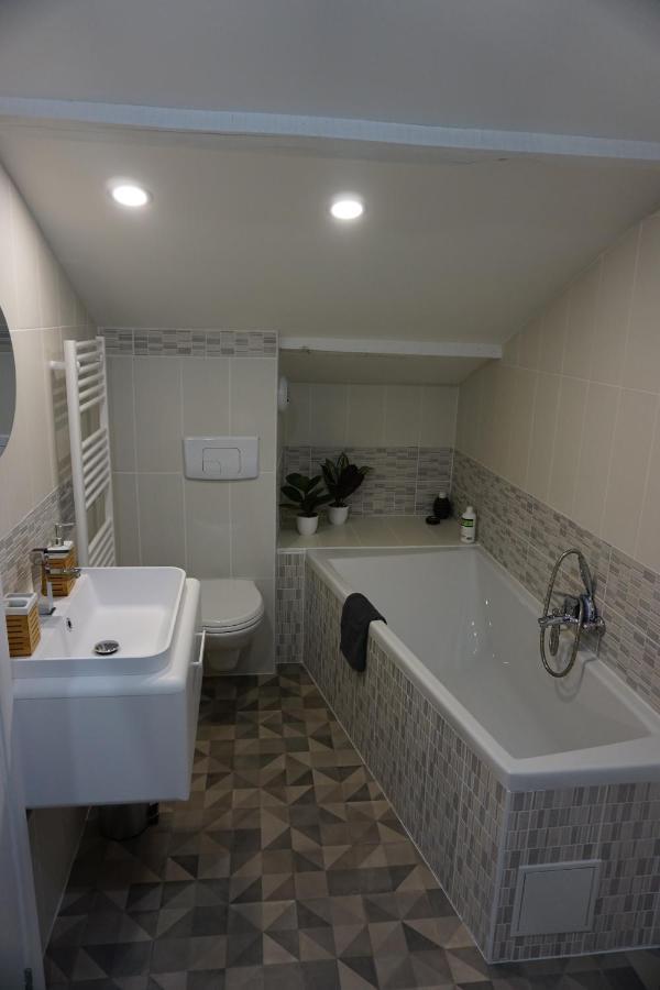 Appart Cosy 4 Personnes Avec Terrasse La Roche-sur-Yon Ngoại thất bức ảnh